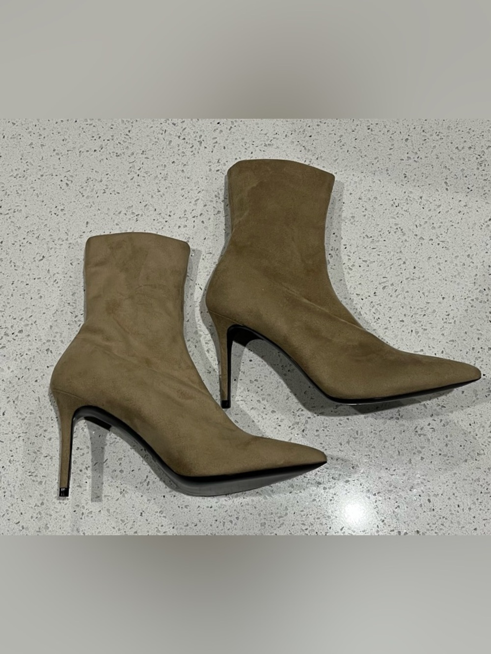 Women’s Theory Latte Ultra Suede Ankle Boots Women's Shoes Size 36 US 5.5/6 New